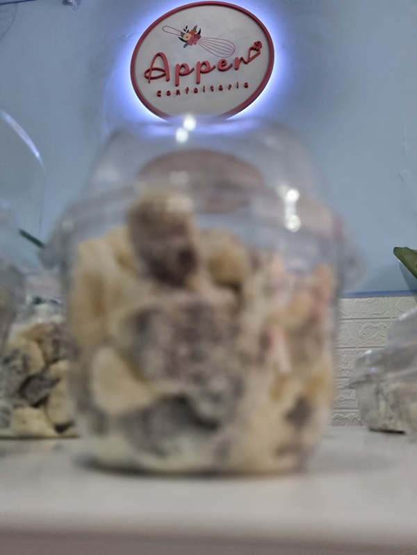 Logo luminoso Apper Confeitaria com palha italiana de brownie